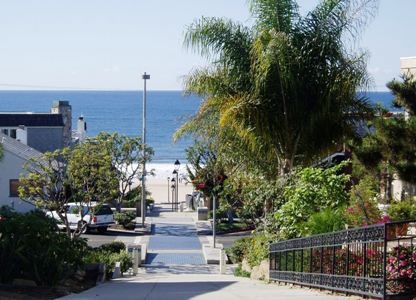 Walk Street in Downtown Manhattan Beach