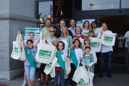 Reusable bags_Councilmembers&GirlScouts