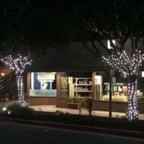 Lighting in downtown Manhattan Beach